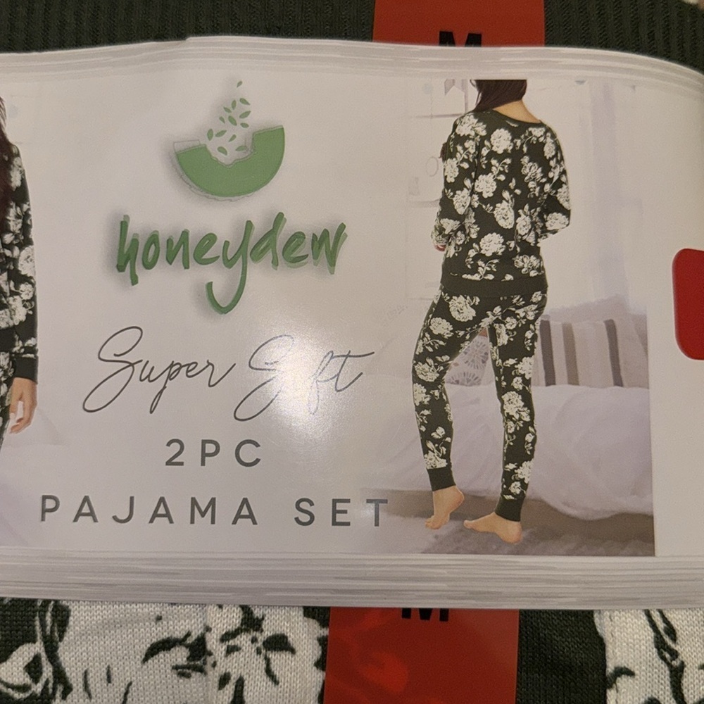 BRAND NEW SUPER SOFT 2PC PAJAMA SET SIZE MEDIUM WOMENS - Picture 4 of 5